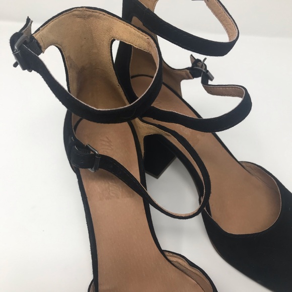 Annalise Ankle Strap Pump In Suede 